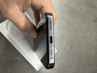 Apple IPhone 16Pro 128GB , černý titan - 7