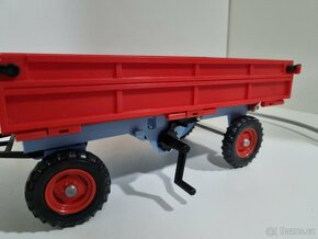 KDN - stará hračka - TRAKTOR ZETOR Crystal 8011 - 7