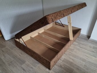 Čalouněná postel 140 x 195 s matrací a úložným prostorem - 7