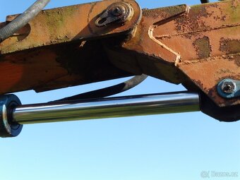 Nakladač UNHZ 750 - 7