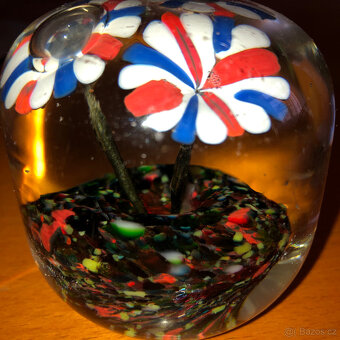 Starožitné skleněné těžítko květy - 7