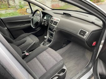 Peugeot 307 SW 2.0 HDi 2003, tažné, panorama, 7 místné,zimní - 7