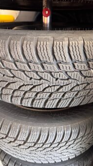 Nokian snowproof 185/60/15 s plechy na Fabia III - 7