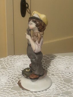 Vintage CAPODIMONTE Porcelánová Figurka – „Mechanik“ – - 7