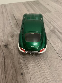 Bburago 1:24 Jaguar E type 1961 - 7