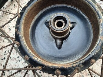 Jawa Pérák - náboj př. kola + ráfek 16". - 7