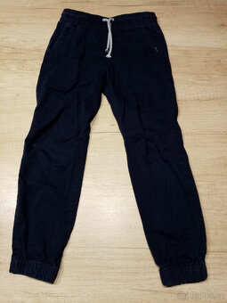 2x kalhoty HM vel. 128 - 7