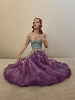 Royal dux žena so sukňou porcelánová soška - 7