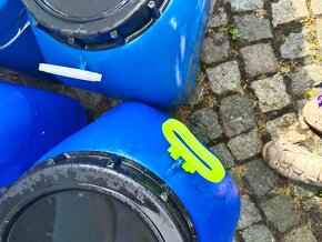 Sudy na vodu plast. 200 Ltr. 450Kč. Obsah 200Ltr. Plzeň. - 7