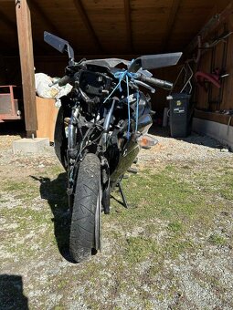 Honda CBR 125R (2012) – bouraná na předek , motor startuje - 7