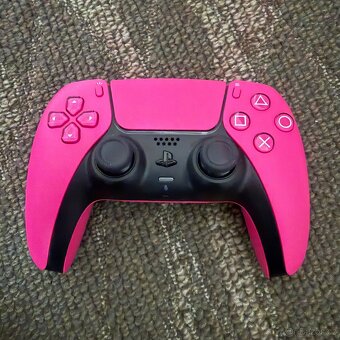 Prodej PS5 Slim 1TB + 2x ovladač + 4 hry - 7