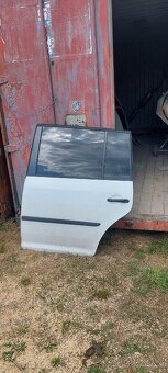 Prodám zbytek dílů na vozidlo VW Touran - 7