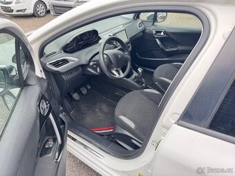 Peugeot 208 - 7