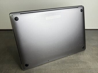 MacBook Pro 16'' 2019 / i9 / 32GB / 1TB SSD / Space Gray - - 7
