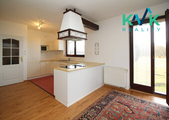 Nádherný rodinný dům u rybníka s pozemkem o rozloze 10355 m² - 7