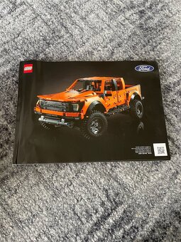 LEGO Ford F-150 Raptor 42126 - 7