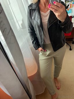 GUESS DÁMSKÝ KŘIVÁK BUNDA VEL.M - 7