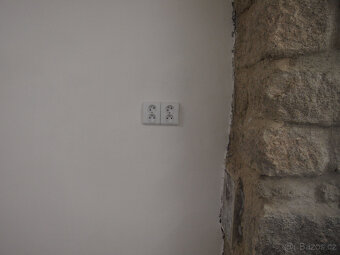 PRONÁJEM - MAXI GARÁŽ - DÍLNA - SKLAD - 7