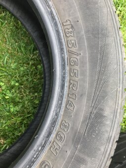 Prodám pneu 185/65 R14 - 7