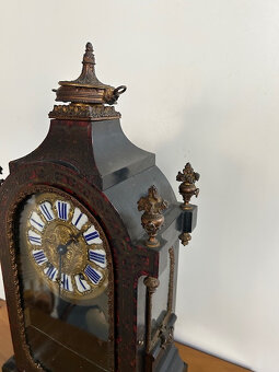 Stolní hodiny bule. - 7