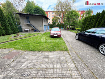 Prodej tří garáží a stavebního pozemku o výměře 857 m² v Uhe - 7