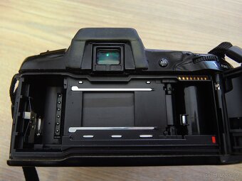 Analog Minolta Dynax 7xi + zoom Cosina 19-35mm (1991) - 7