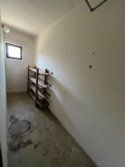 Rodinný dům s možností rozdělení na dvě bytové jednotky  Cho - 7