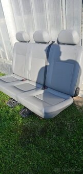 PRODÁM ZADNÍ TROJSEDAČKU DO VW TRANSPORTER T5 ŠEDÁ PĚKNÁ - 7