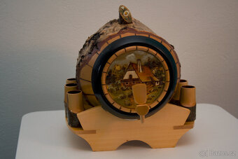 Starožitný vyřezávaný březový soudek - 7