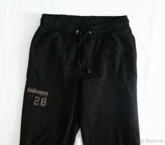 4 pánské tepláky, vel. M. - 7