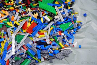 Lego 24,6 kg + návody - 7