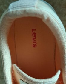 Nové Levis 39 - 7