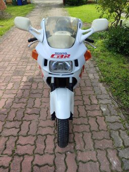 Honda CBR 1000F - 7