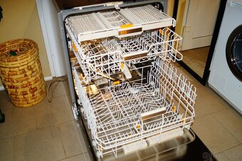 Miele vestavná nerezová myčka G 6410 SCi, tři koše - 7