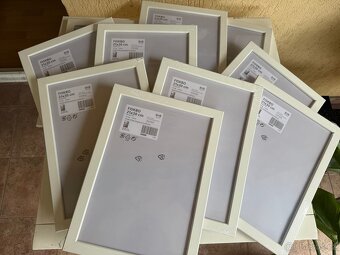 Ikea Fiskbo 21x30 bílý rám rámeček 11 ks - 7