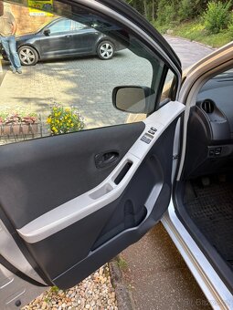 Toyota Yaris - 7