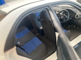 Subaru Impreza WRX STI (2001) 1:18 AUTOart - 7