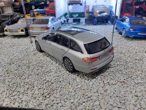 model auta Mercedes E klasse T modell Iscale 1:18 - 7