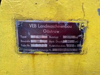 Traktor RS - 09, čelní nakladač - 7