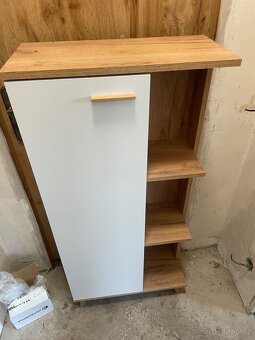 Koupelnové skříňky a zrcadlo - 7