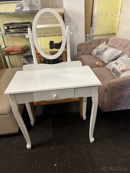Hezký bílý toaletní stolek se zrcadlem a šuplíkem - 7