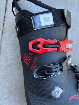 Lyže, boty, hůlky. - 7