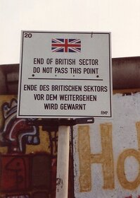 plechová cedule: Berlín - Vstupujete do britského sektoru - 7