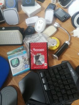 Paměť. karty, sluchátka, příslušenství k PC, nabíječky, - 7