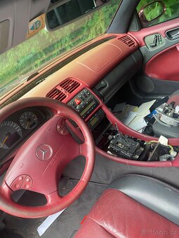 Mercedes CLK 320 veskere dily z vozu - 7