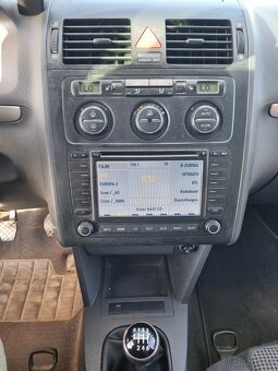 Volkswagen Touran 2.0TDi 103kW rv 2004 Webasto - 7