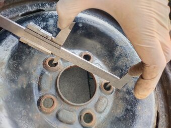 Zimní kola a gumy Ford Focus 195/65/R15 5x108 - 7