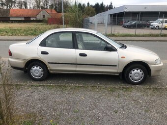 Mazda 323 1.5i sedan rok 1995 - 7