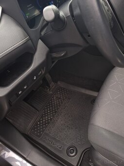 Toyota Rav 4 hybridní - 7