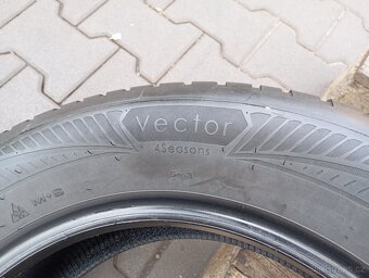 215/60/17 celoroční pneu goodyear - 7